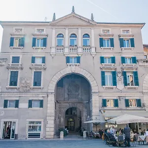 Domus Nova Palace - Italian Homing Gasthuis